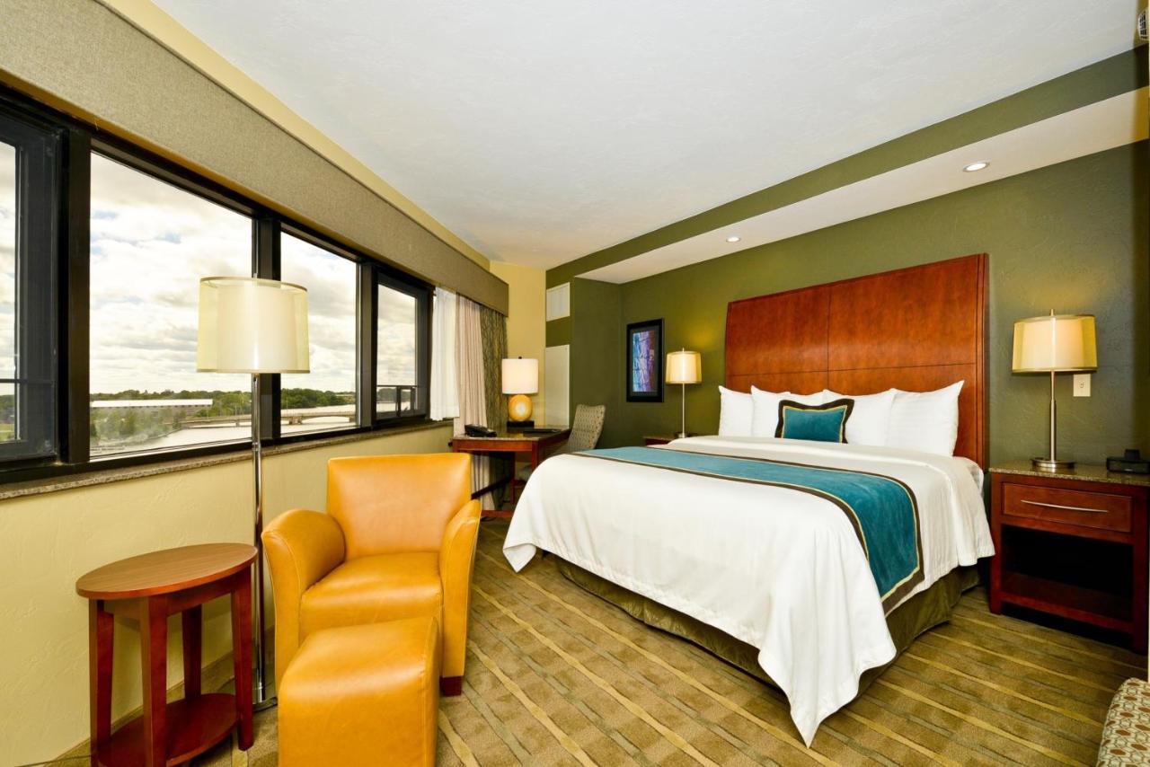 Oshkosh Waterfront Hotel & Convention Center Экстерьер фото